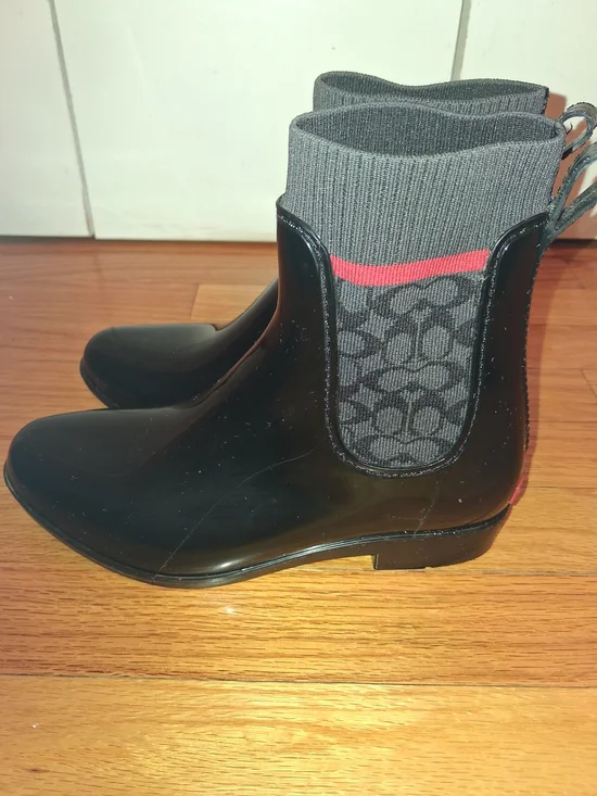 Coach Glossy Black Rain Ankle Boots with Gray Knit Cuff and Pink Tab - Picture 5 of 8